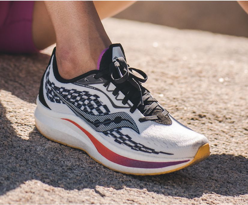 White / Black Women's Saucony Endorphin Speed 2 Running Shoes | 8394-MHRZY