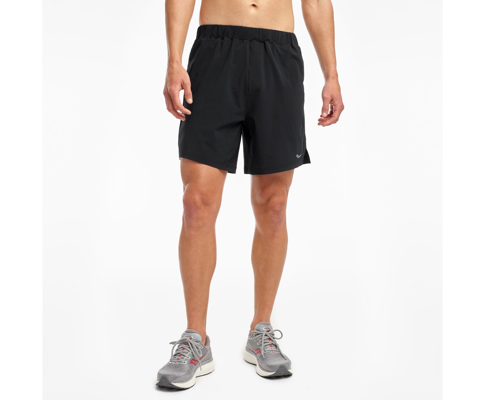 Black Men's Saucony Outpace 7" Shorts | 9075-GAILC